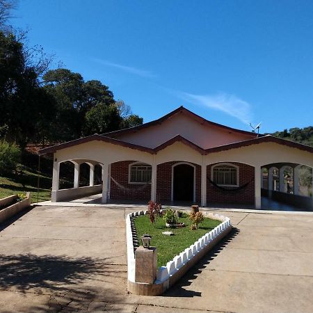 הוילה Lindóia Sitio Dos Rodrigues מראה חיצוני תמונה